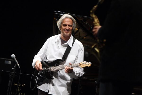 John Mclaughlin Roma, Auditorium Parco della Musica 16 11 2008
Roma Jazz Festival - Chick Corea & John McLaughlin
'Five Peace Band'
Chick Corea pianoforte, tastiere
John McLaughlin chitarre
Kenny Garrett sassofono contralto
Christian McBride contrabbasso
Vinnie Colaiuta batteria
©Musacchio & Ianniello