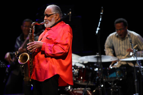 Sonny Rollins 0212 Roma, Auditorium Parco della Musica 11 11 2009
Roma Jazz festival 2009
Concerto di Sonny Rollins
Sonny Rollins sax tenore
Clifton Anderson trombone
Bob Cranshaw contrabbasso
Kobie Watkins batteria
Victor Y. See Yuen percussioni
Bobby Broom chitarra
©Musacchio & Ianniello
********************************************************
NB la presente foto puo' essere utilizzata esclusivamente per l' avvenimento in oggetto o per pubblicazioni riguardanti la Fondazione Musica per Roma
********************************************************